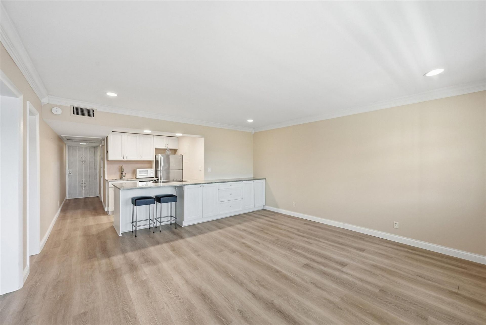 801 NE 18th Court, Unit 202, Fort Lauderdale, FL 33305 Photo