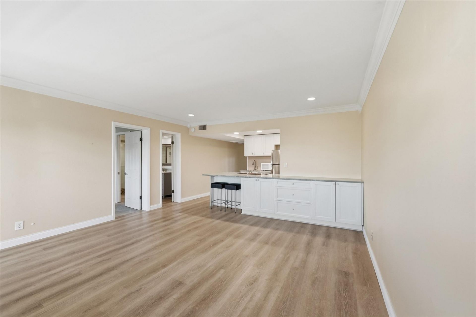 801 NE 18th Court, Unit 202, Fort Lauderdale, FL 33305 Photo