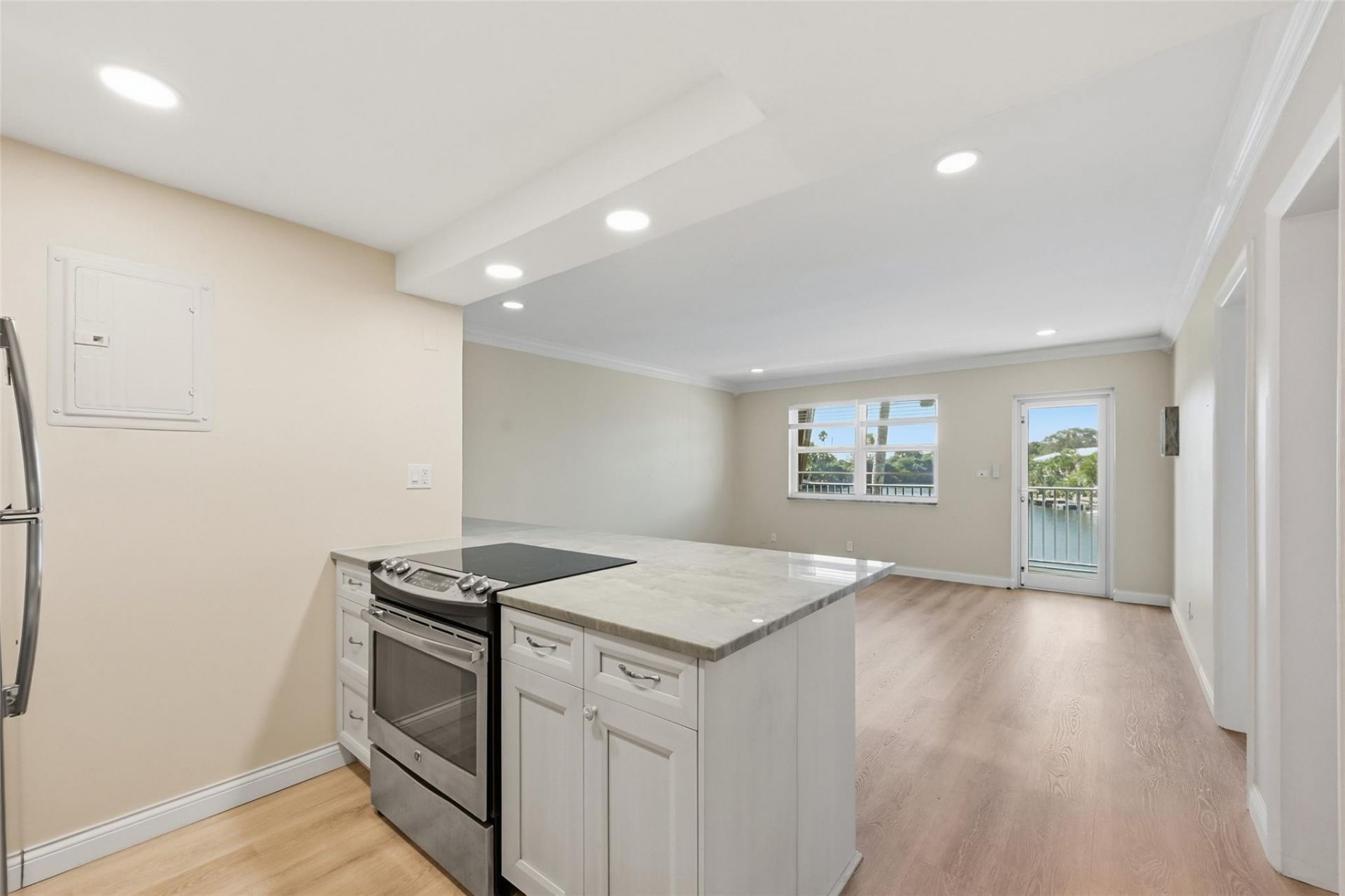 801 NE 18th Court, Unit 202, Fort Lauderdale, FL 33305 Photo