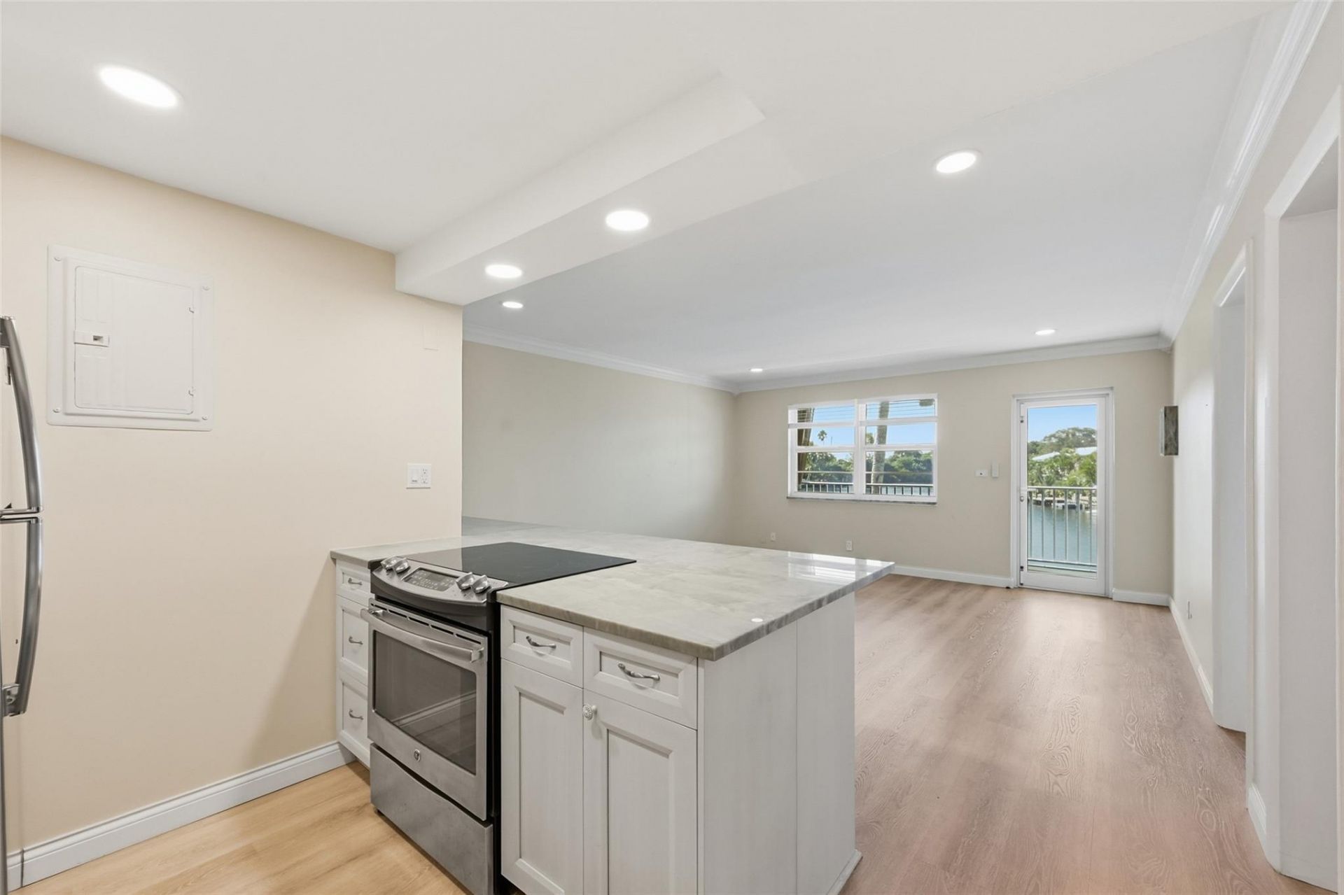 801 NE 18th Court, Unit 202, Fort Lauderdale, FL 33305 Photo