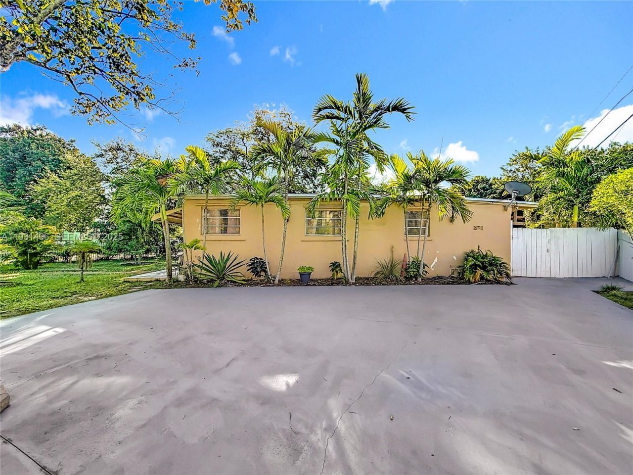 1860 NW 127th St, Miami, FL 33167 Photo