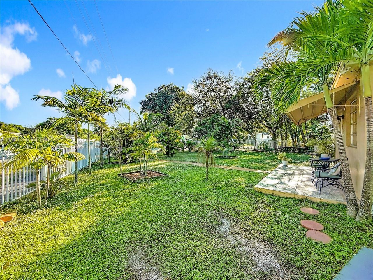 1860 NW 127th St, Miami, FL 33167 Photo