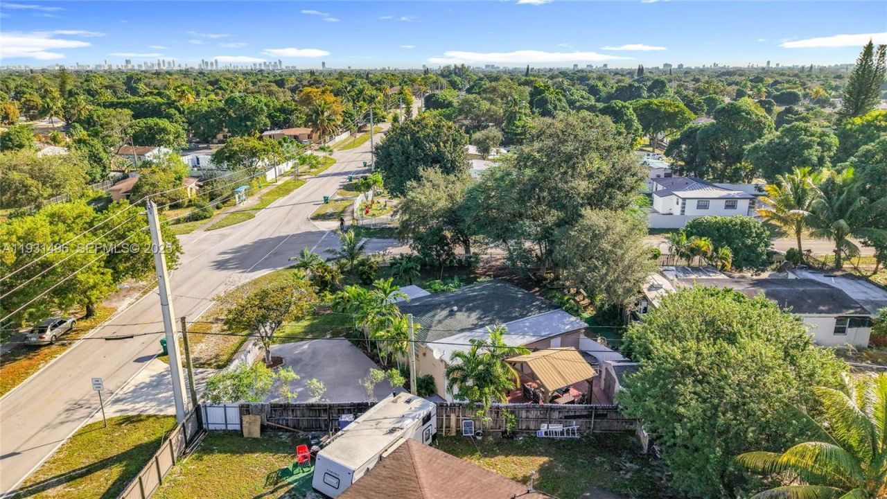 1860 NW 127th St, Miami, FL 33167 Photo