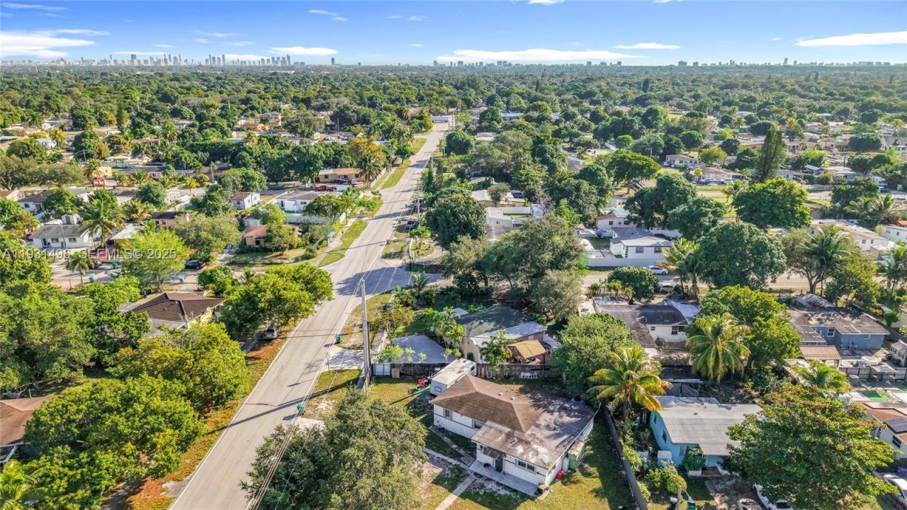 1860 NW 127th St, Miami, FL 33167 Photo