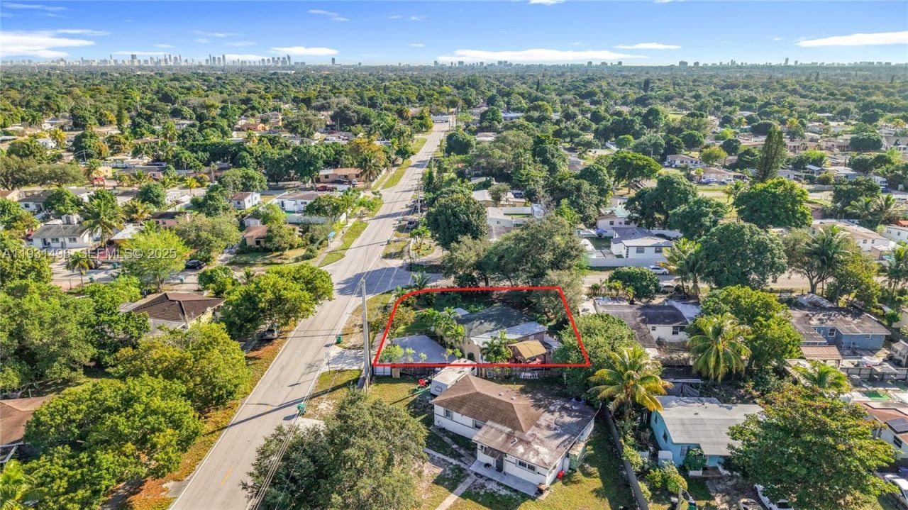 1860 NW 127th St, Miami, FL 33167 Photo