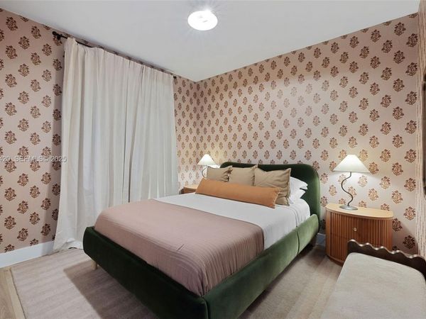 1542 NW 2nd St, Unit 105, Miami, FL 33125