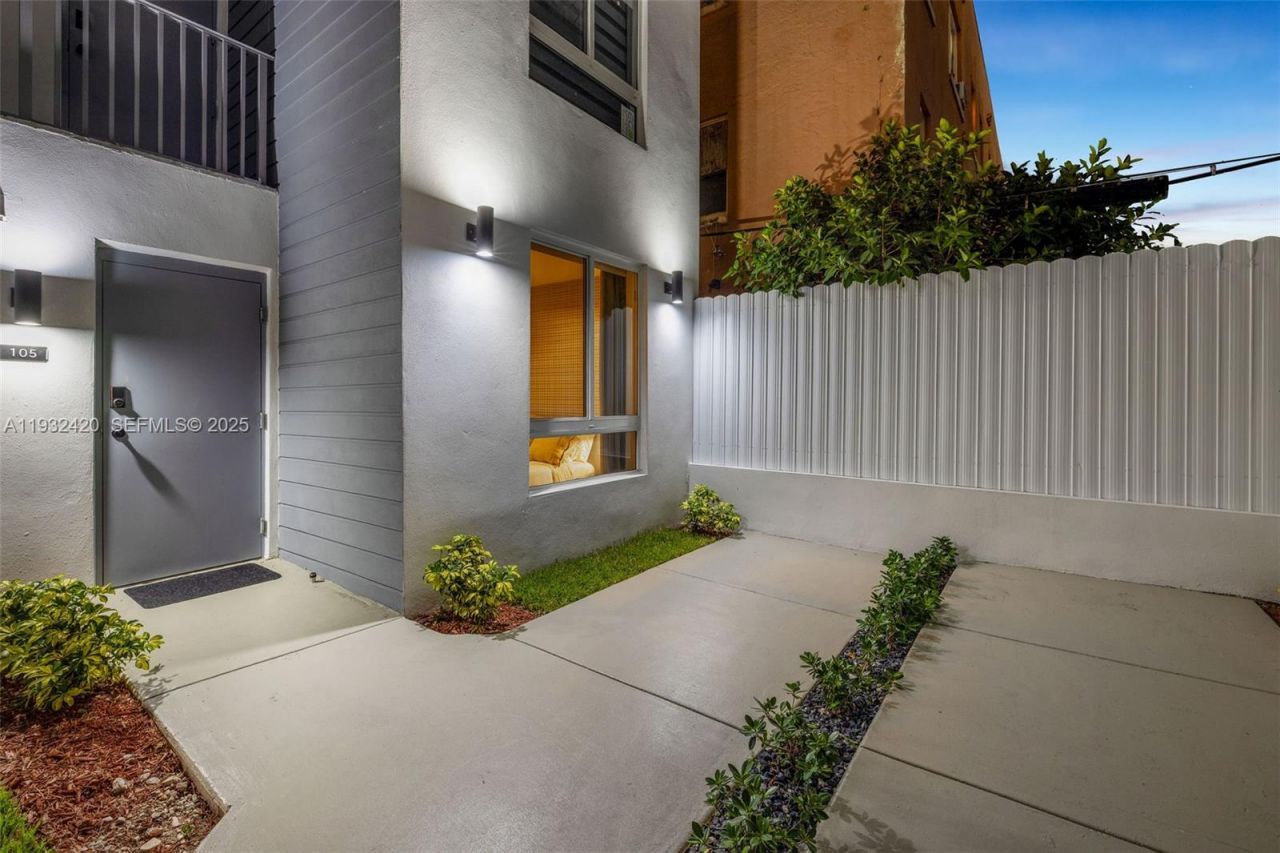 1542 NW 2nd St, Unit 105, Miami, FL 33125 Photo