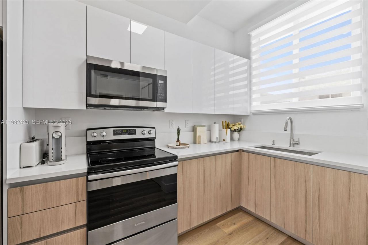 1542 NW 2nd St, Unit 209, Miami, FL 33125 Photo