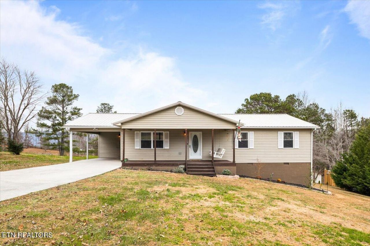 451 Hollifield Drive, Jacksboro, TN 37757 Main Photo