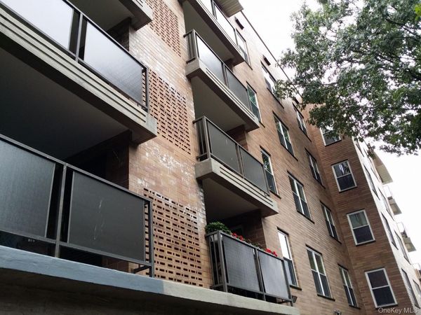 360 Central Avenue, Unit 106, Lawrence, NY 11559