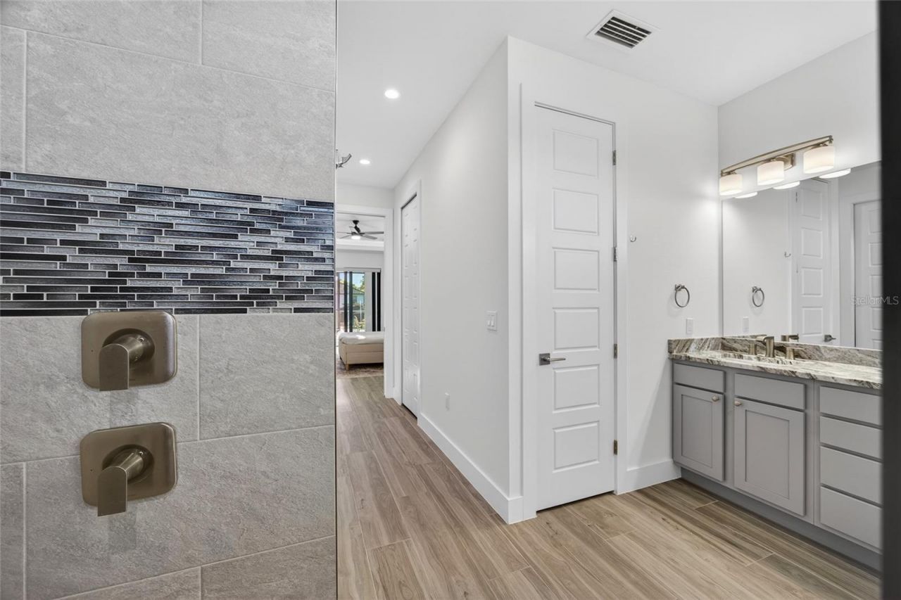 2817 NW 41st Avenue, Cape Coral, FL 33993 Photo