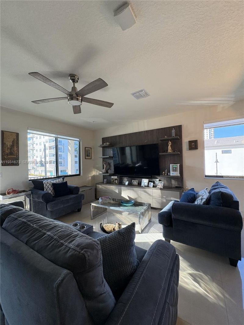 4749 NW 85th Ave, Doral, FL 33166 Photo