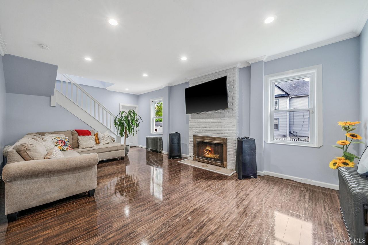 26 Rosedale Avenue, Freeport, NY 11520 Main Photo