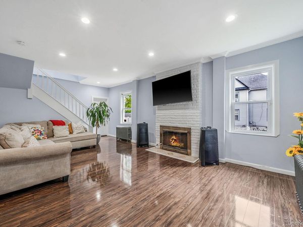 26 Rosedale Avenue, Freeport, NY 11520