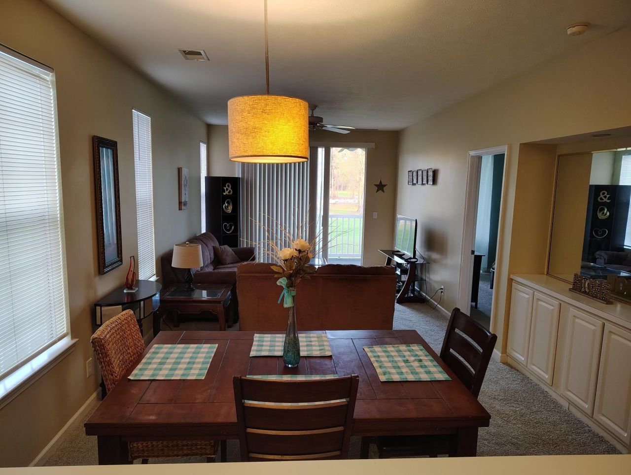 646 River Oaks Dr. Photo 6