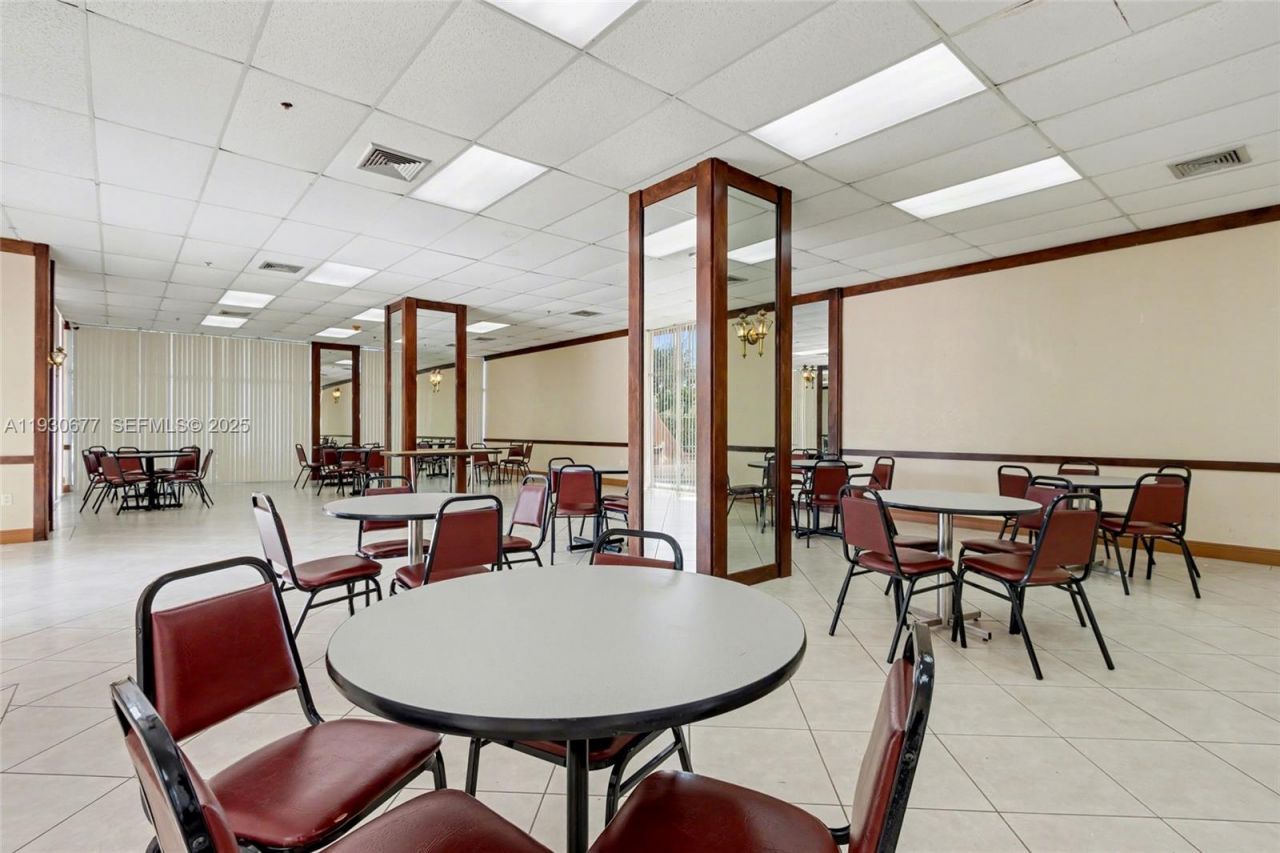 4675 W 18th Ct, Unit 701, Hialeah, FL 33012 Photo