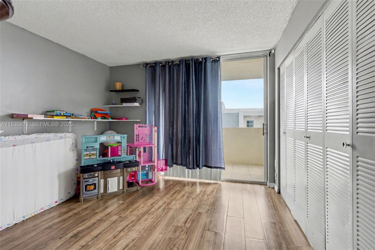 4675 W 18th Ct, Unit 701, Hialeah, FL 33012 Photo