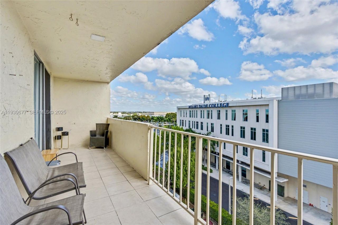 4675 W 18th Ct, Unit 701, Hialeah, FL 33012 Photo