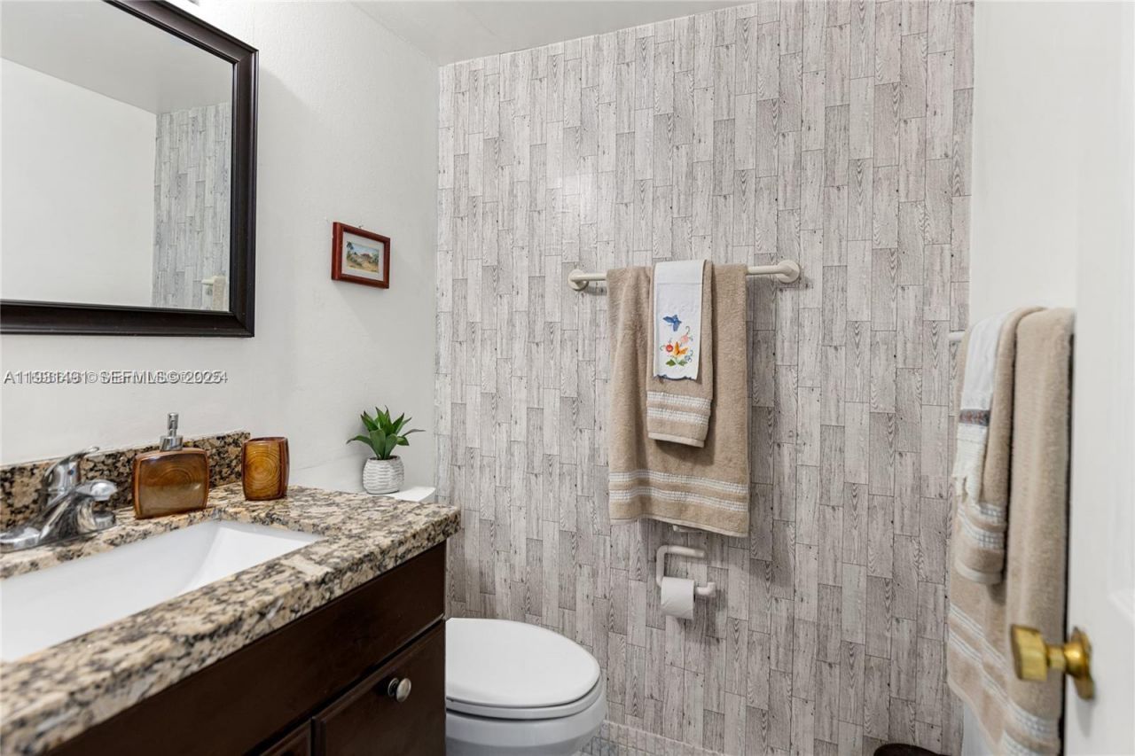 2101 Atlantic Shores Blvd, Unit 218, Hallandale Beach, FL 33009 Photo