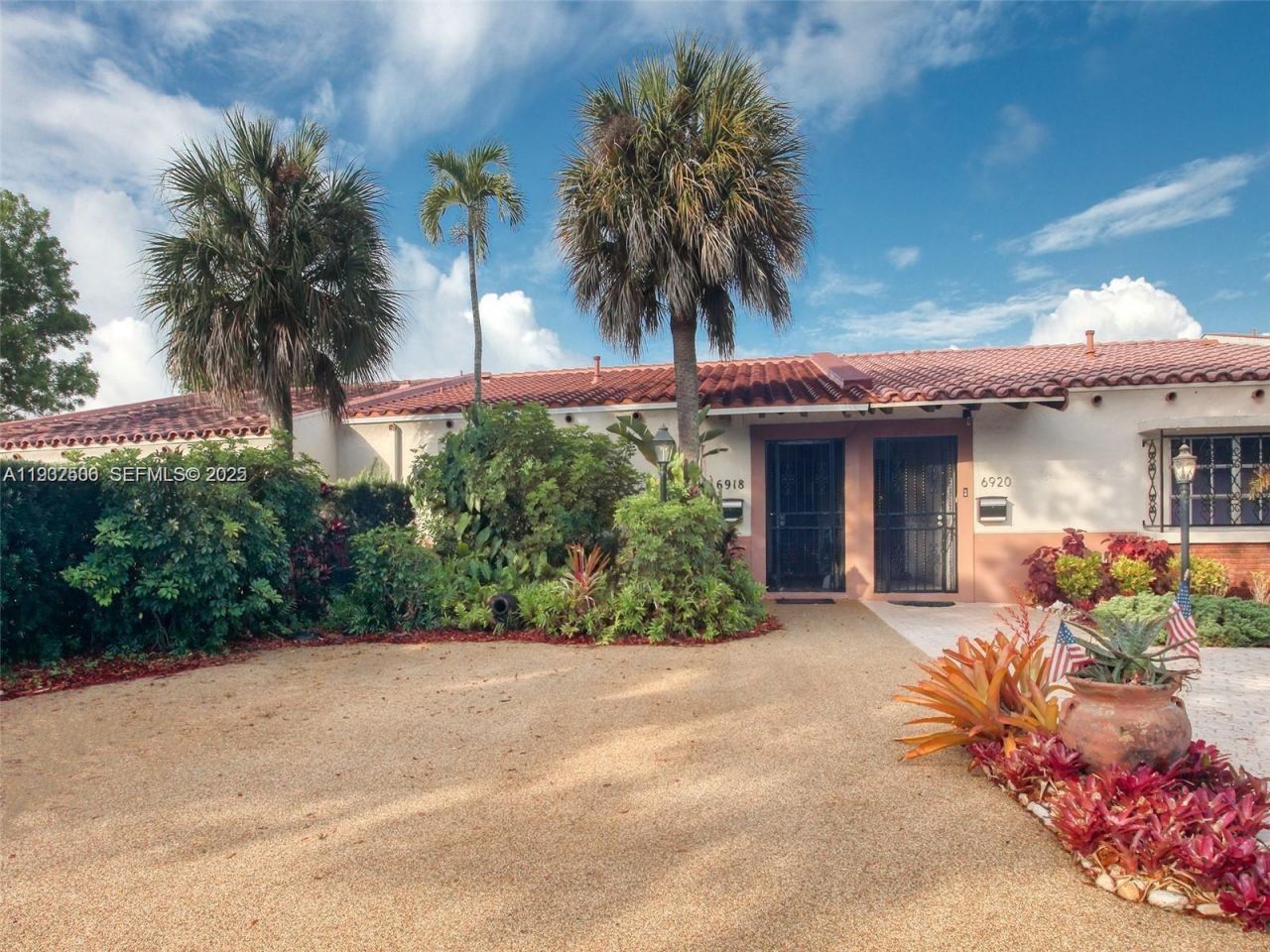 6918 Holly Rd, Miami Lakes, FL 33014 Photo