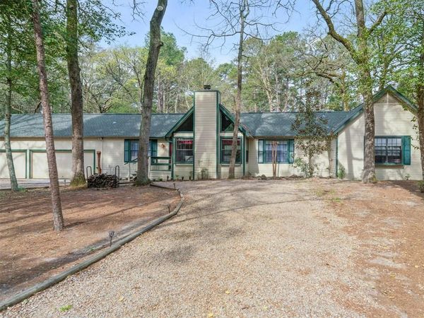 299 Lamplight Path, Holly Lake Ranch, TX 75765