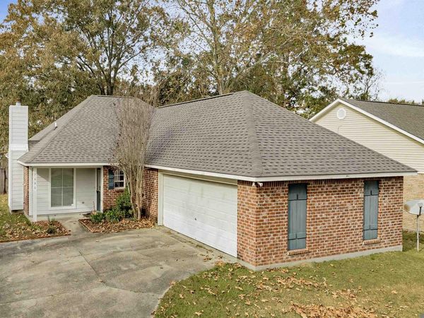 7646 Quorum Dr, Baton Rouge, LA 70817