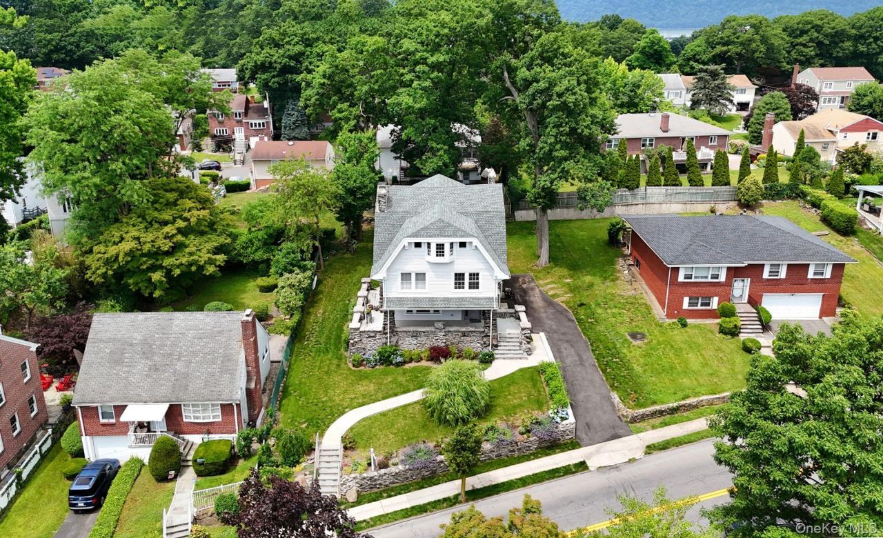 209 Van Cortlandt Park Avenue, Yonkers, NY 10705 Main Photo