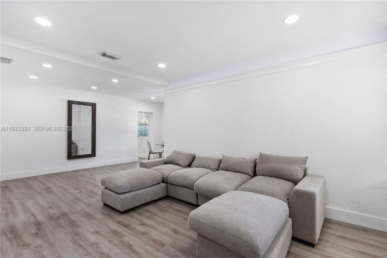 4030 NW 1st Ave , Miami, FL 33127 Photo