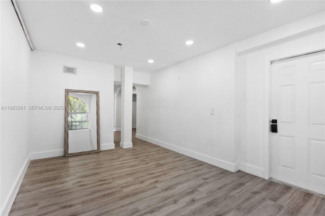 4030 NW 1st Ave , Miami, FL 33127 Photo