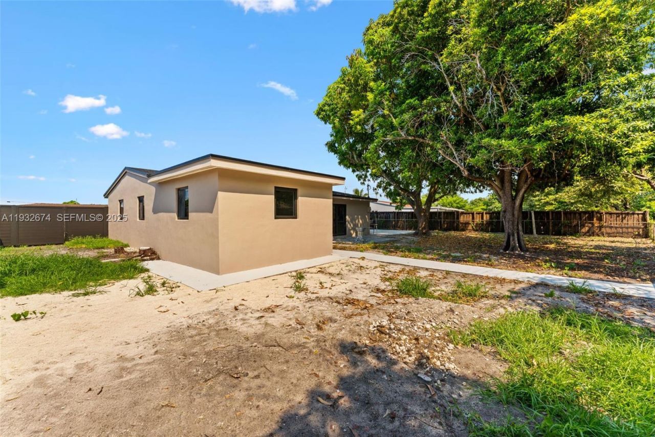 17211 NW 43rd Ave, Miami Gardens, FL 33055 Photo