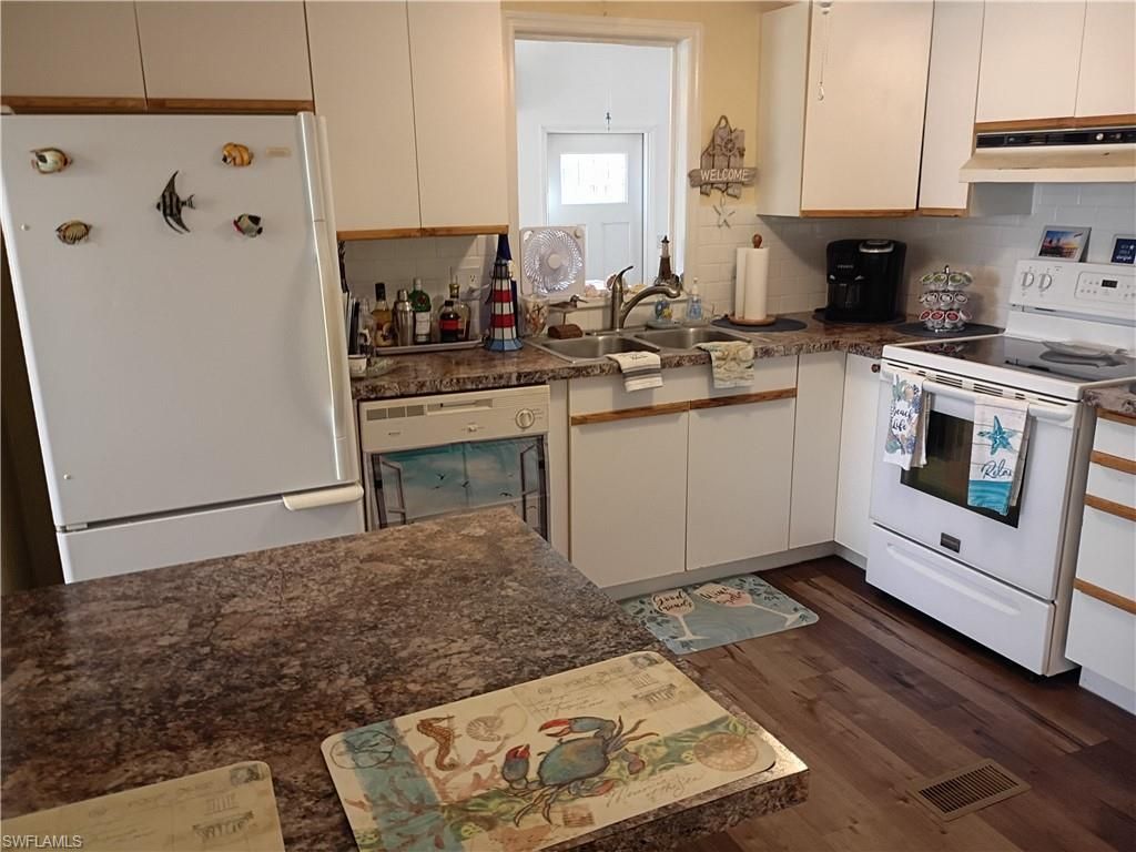 7867 Raymary St, Bokeelia, FL 33922 Photo