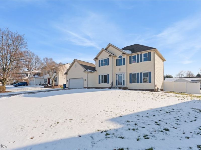 1516 Wisteria Avenue SW, Hartville, OH 44632 Photo 2