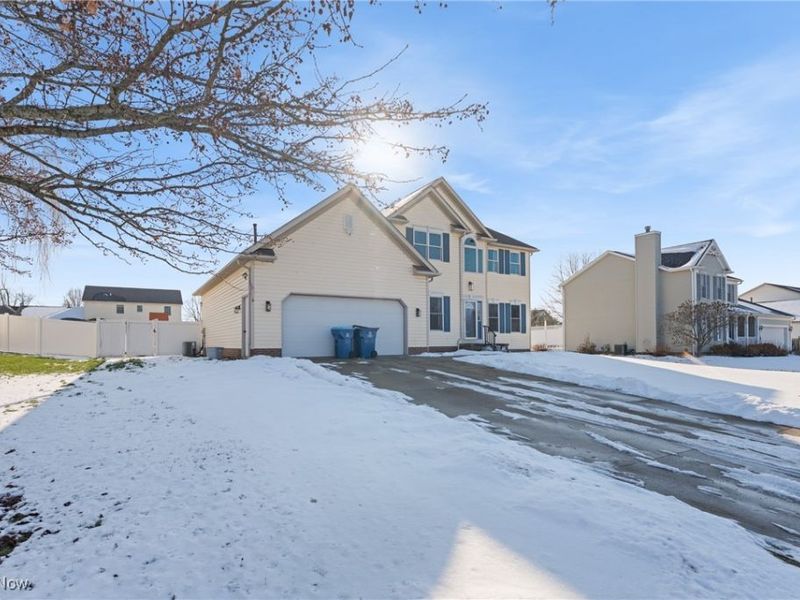 1516 Wisteria Avenue SW, Hartville, OH 44632 Photo 3