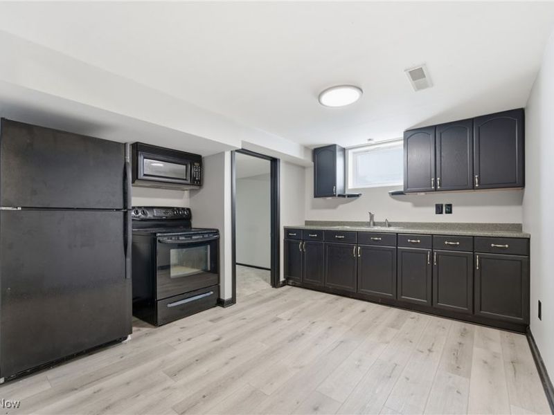 1516 Wisteria Avenue SW, Hartville, OH 44632 Photo 38