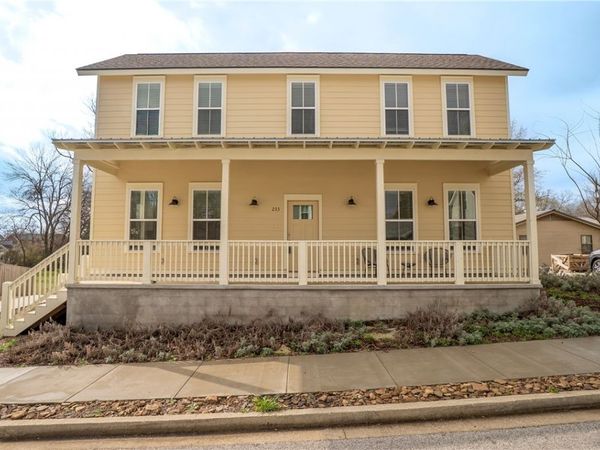 233 E 10th Street, Fayetteville, AR 72701