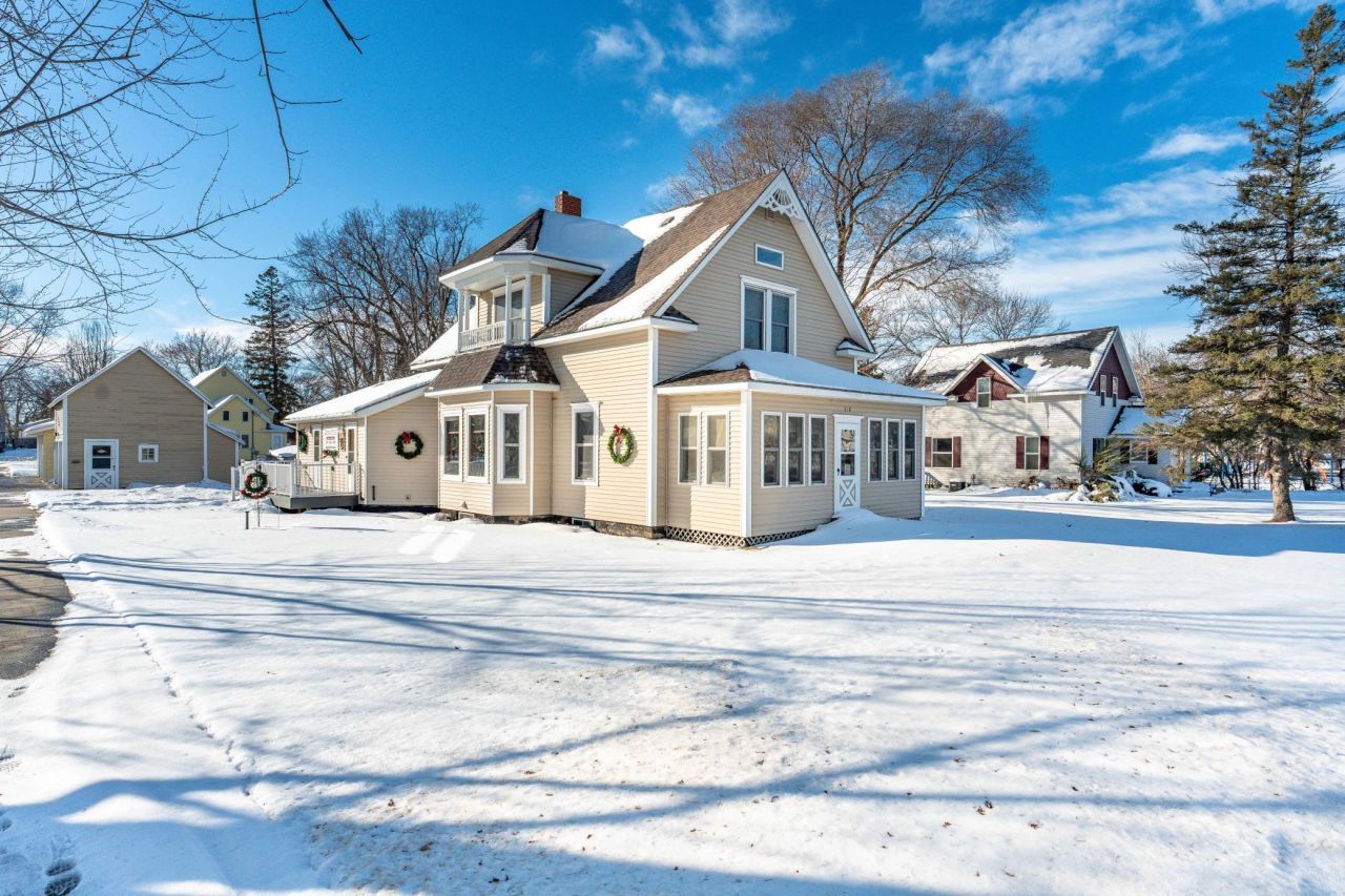 310 Douglas Avenue, Henning, MN 56551 Main Photo