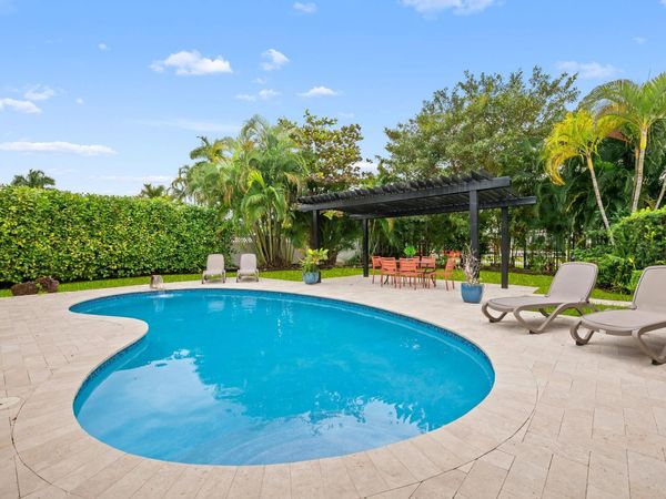 2711 Mayan Dr, Fort Lauderdale, FL 33316