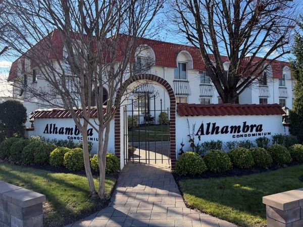 25 Alhambra Drive, Oceanside, NY 11572