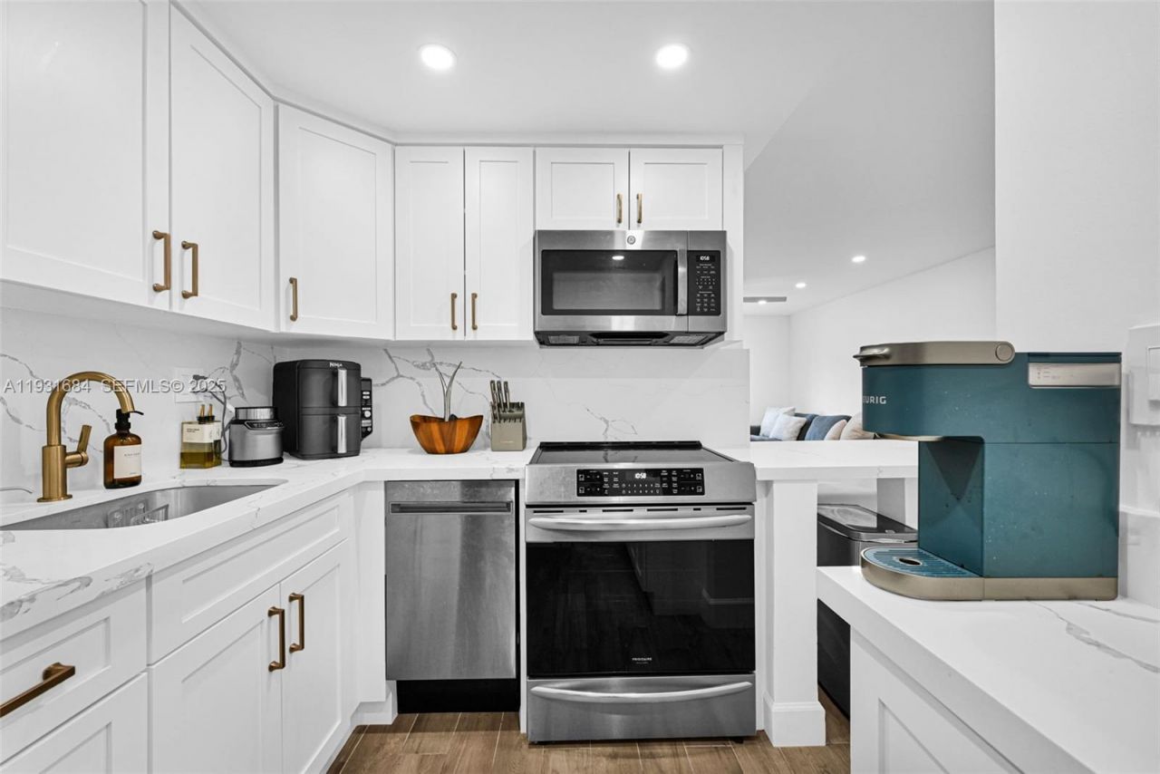 8609 SW 68th Ct, Unit 24, Pinecrest, FL 33156 Photo