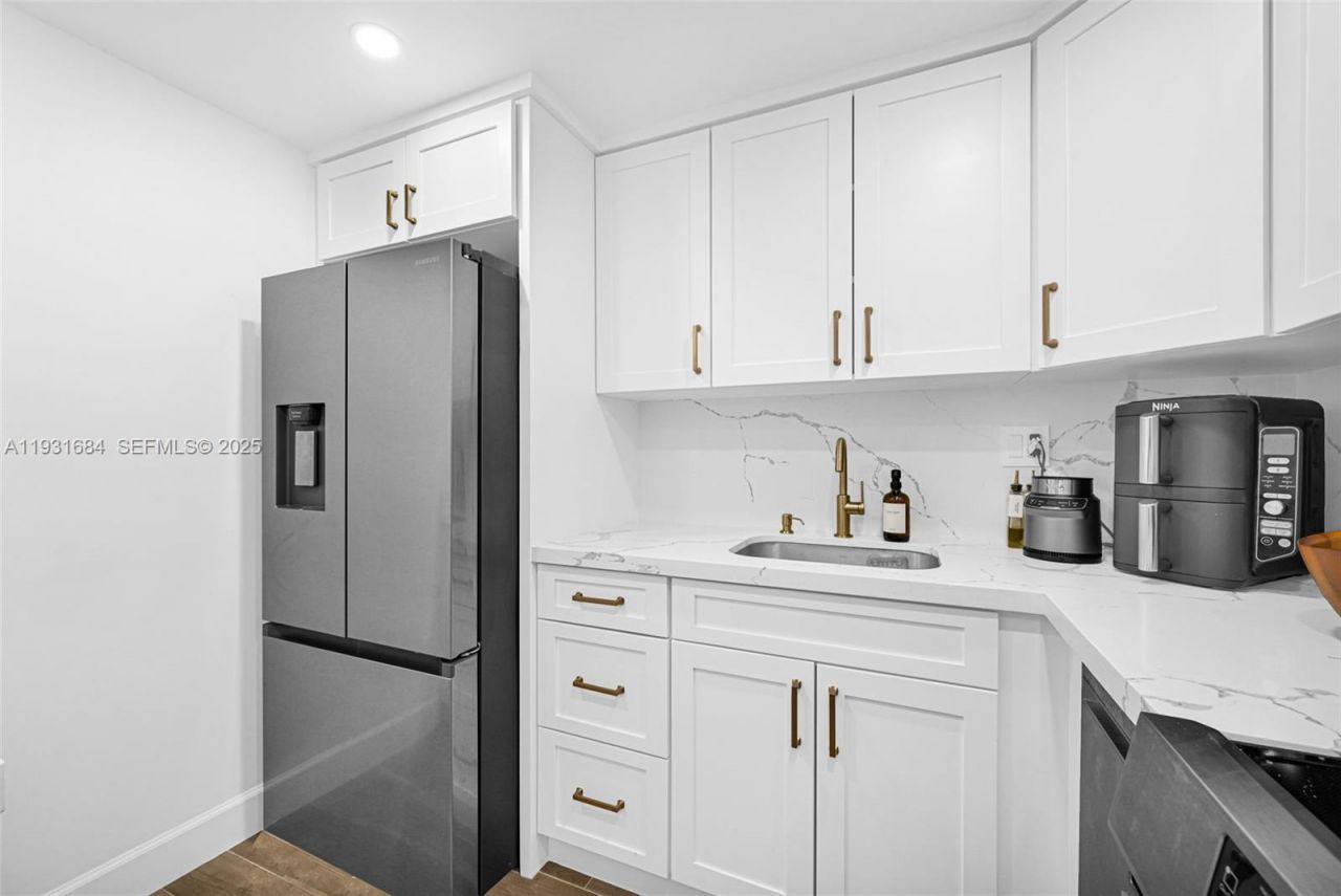 8609 SW 68th Ct, Unit 24, Pinecrest, FL 33156 Photo