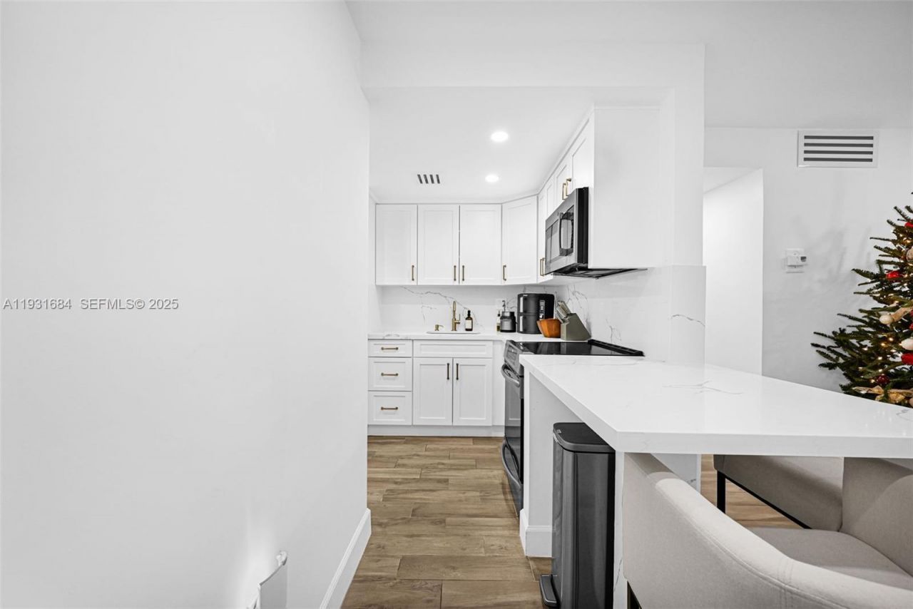 8609 SW 68th Ct, Unit 24, Pinecrest, FL 33156 Photo