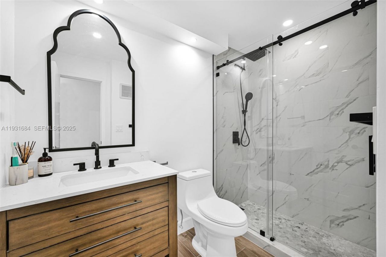 8609 SW 68th Ct, Unit 24, Pinecrest, FL 33156 Photo