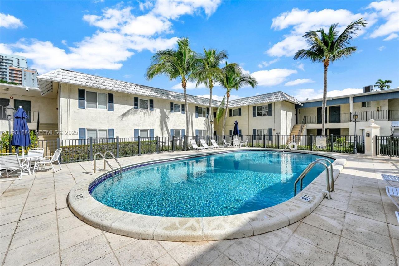 8609 SW 68th Ct, Unit 24, Pinecrest, FL 33156 Photo