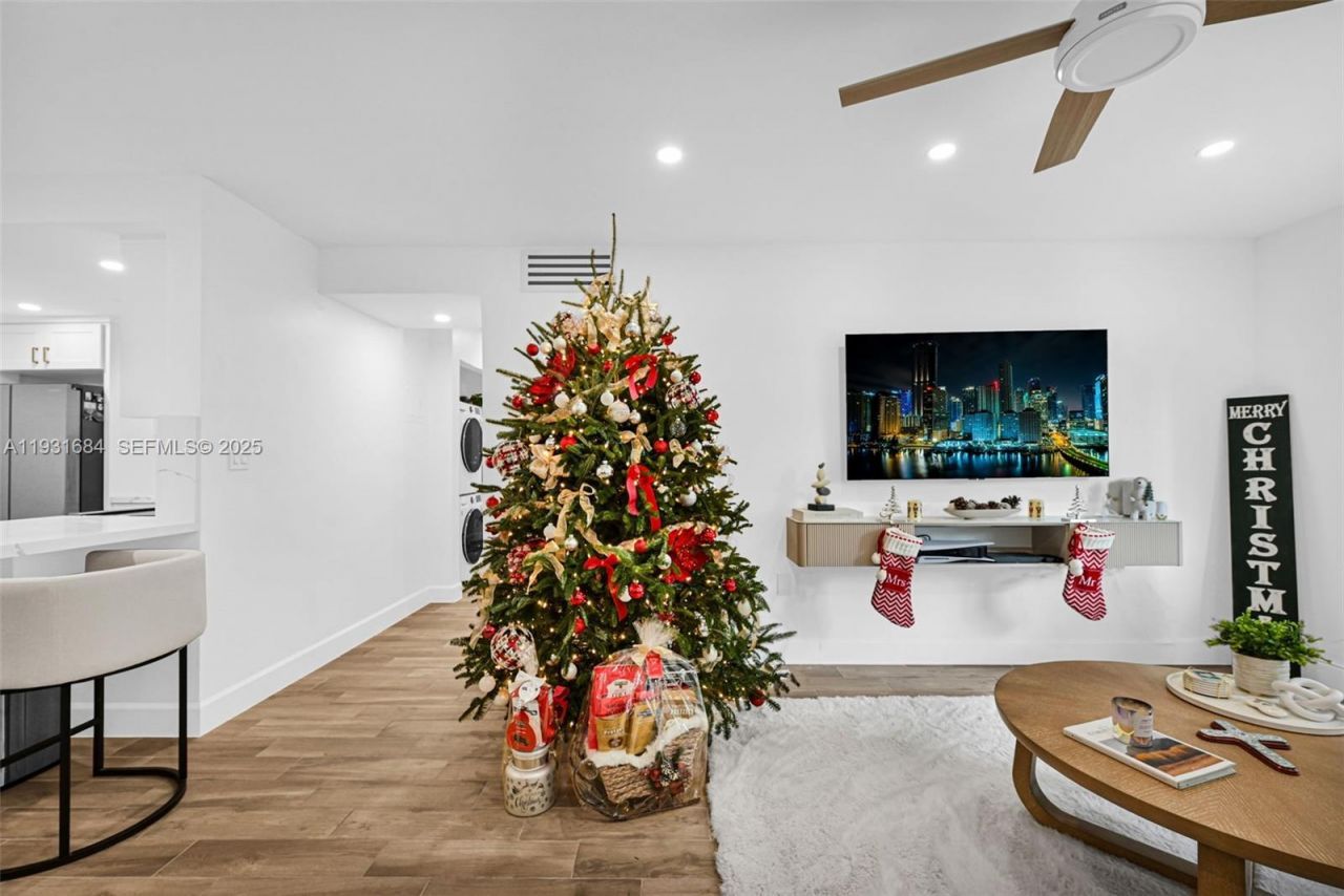 8609 SW 68th Ct, Unit 24, Pinecrest, FL 33156 Photo