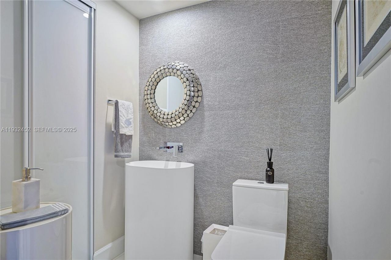 901 Brickell Key Blvd, Unit 2507, Miami, FL 33131 Photo