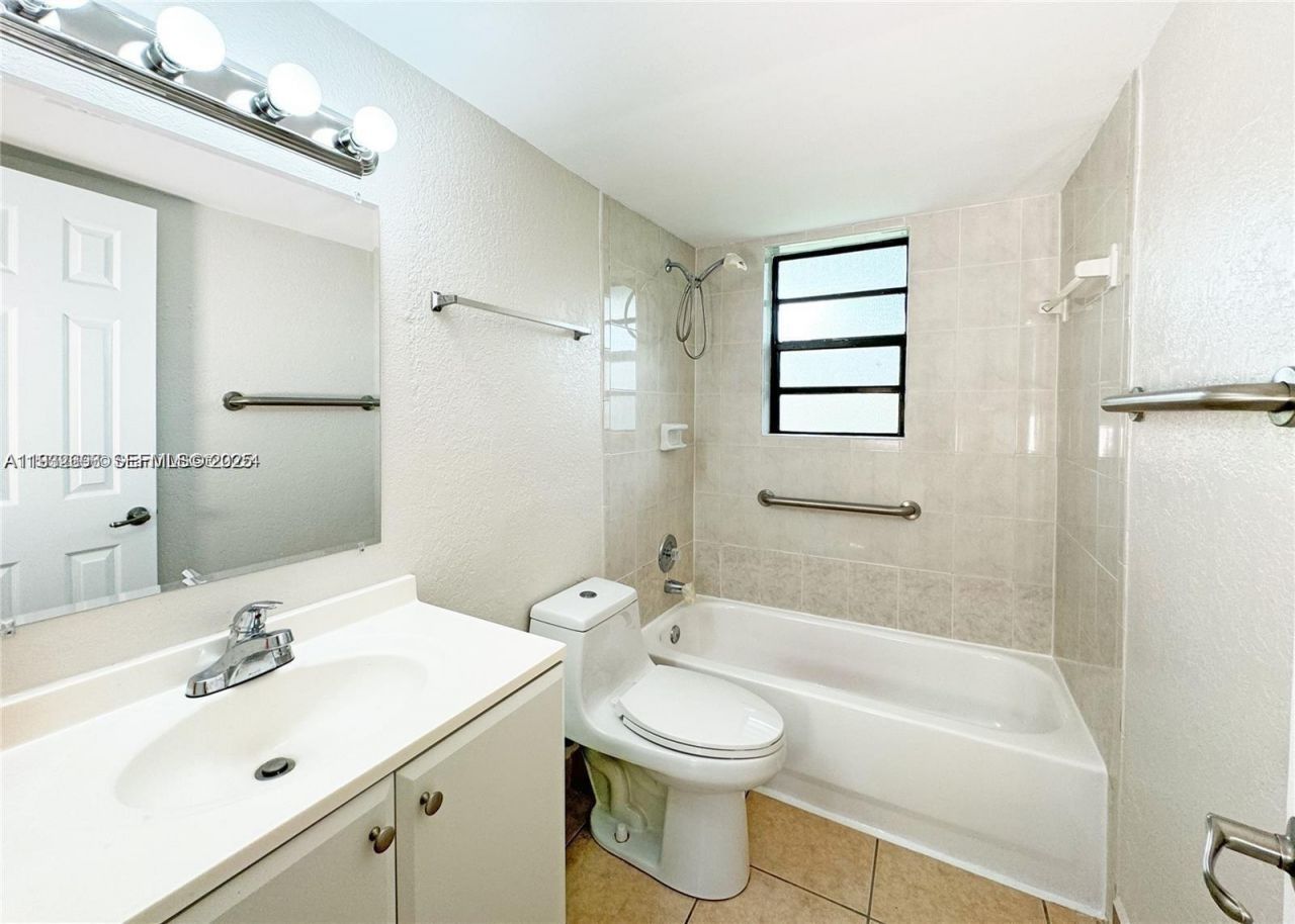 9460 Fontainebleau Blvd, Unit 132, Miami, FL 33172 Photo