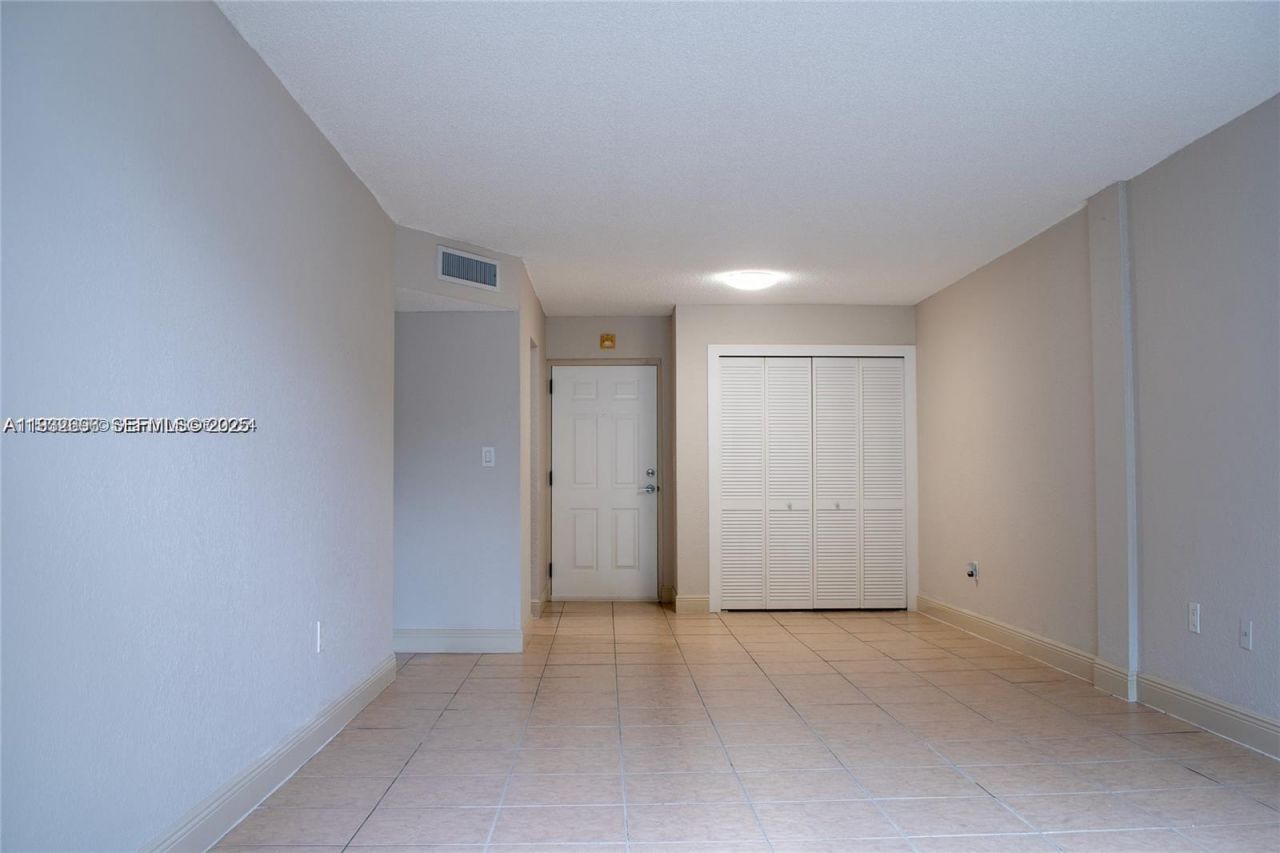 9460 Fontainebleau Blvd, Unit 132, Miami, FL 33172 Photo