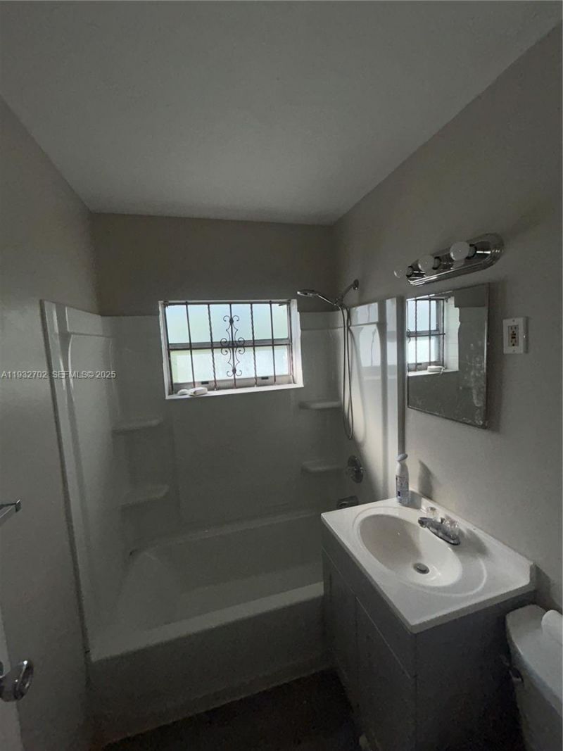 1180 NW 64th St, Unit B, Miami, FL 33150 Photo