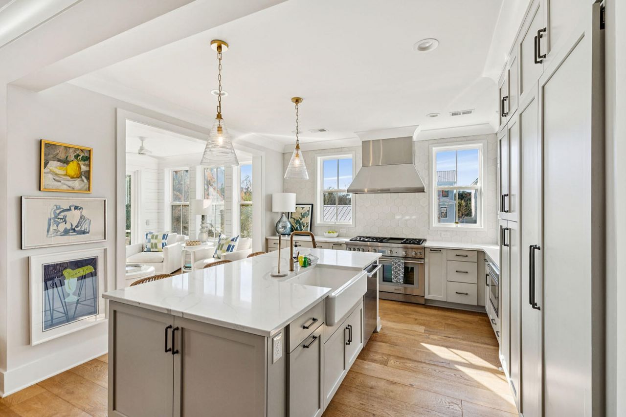 2590 Helmsman Road Photo 7