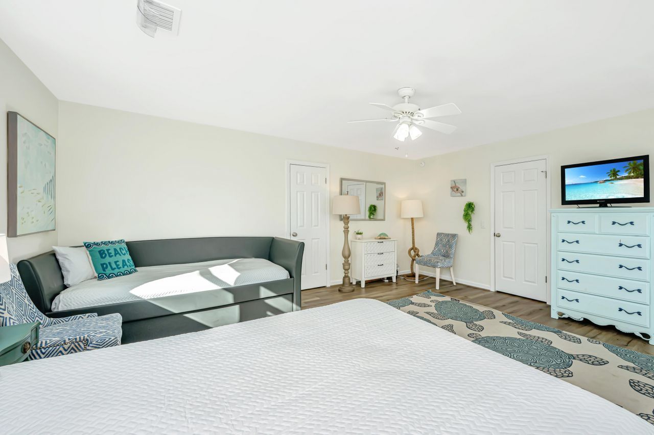 909 E Arctic Avenue Photo 44